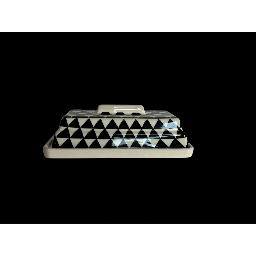 Thyme & Table Medallion Stoneware Covered  Lg Butter Dish Black/ White Triangle